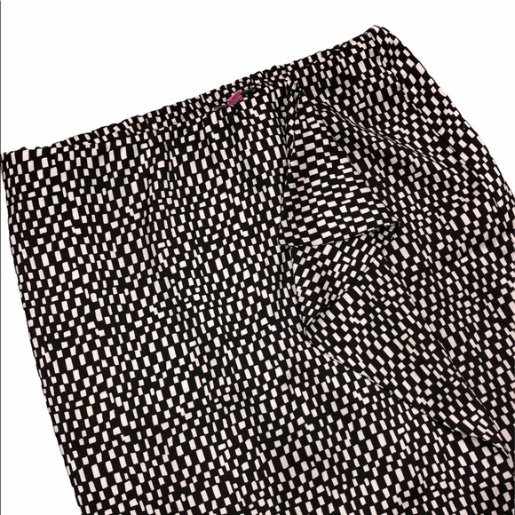 Vince Camuto size 4 black geometric print skirt - Picture 1 of 7